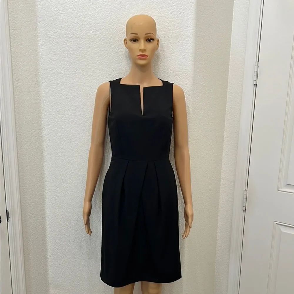 Tahari Elegant Black Sleeveless Dress Sz 2 VNeck Pleated Midi Slimming Cocktail